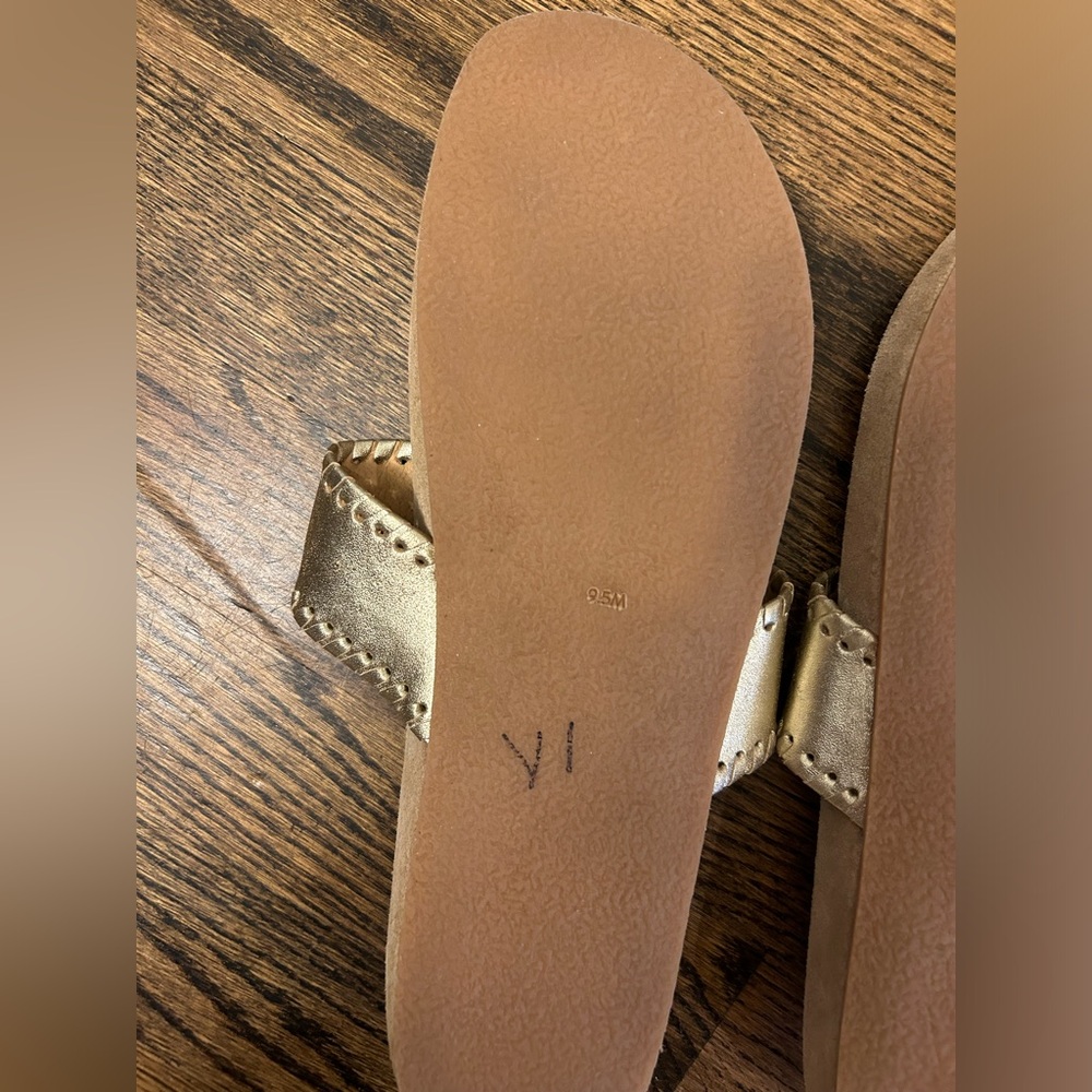 Jack Rogers gold sandals nearly new 9.5 - Picture 4 of 6